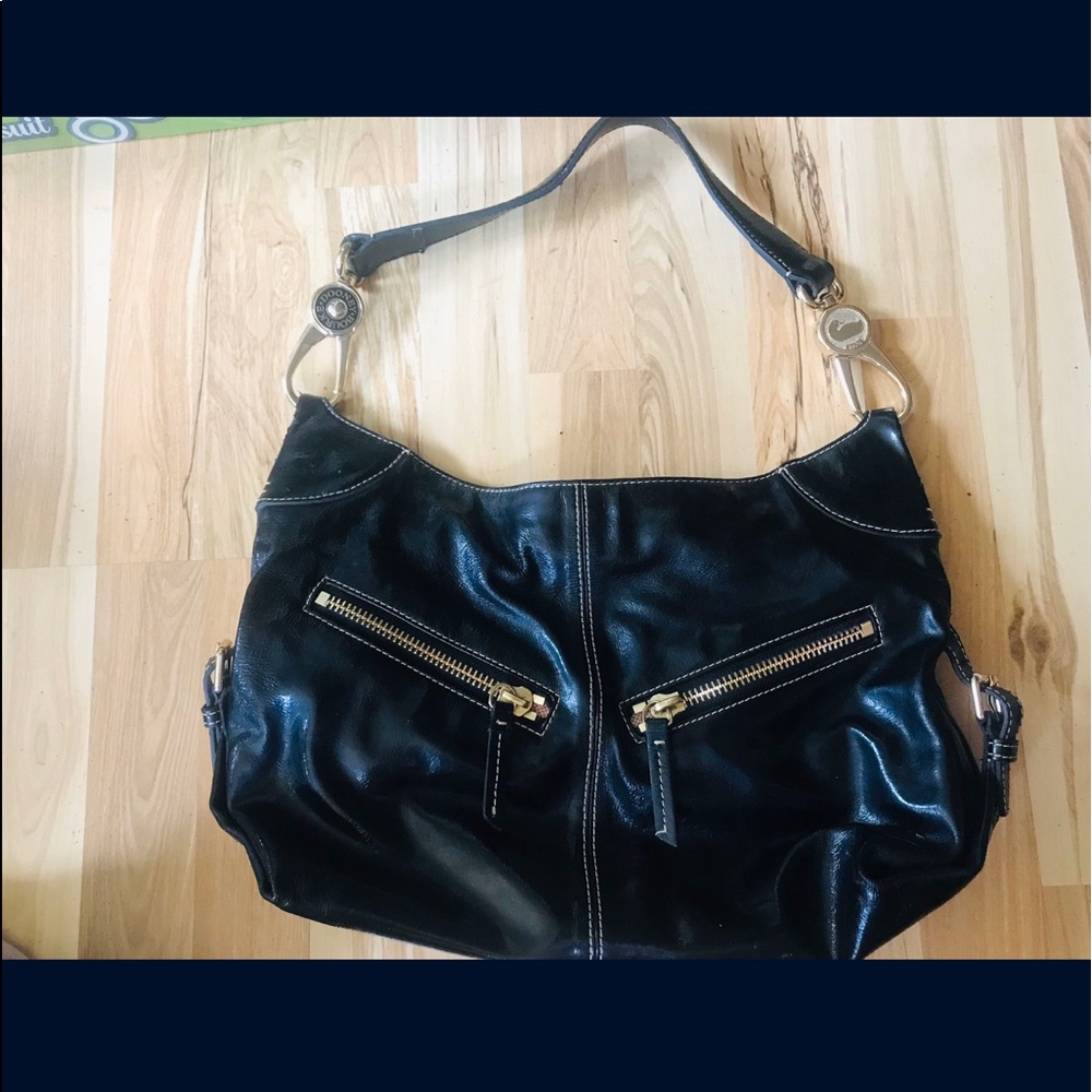Dooney and Bourke black zipper front purse handbag